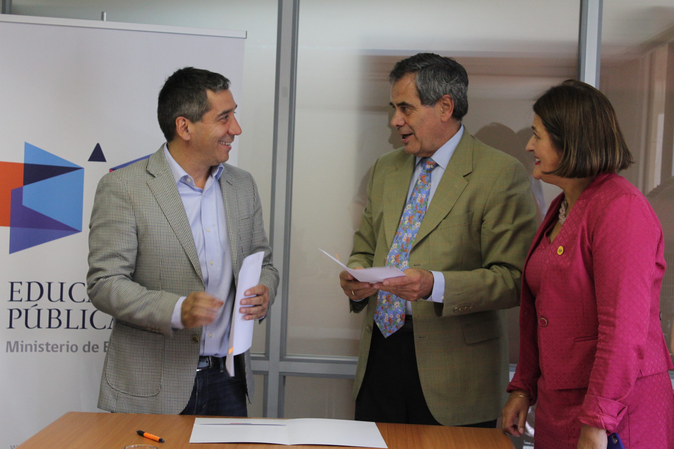 Municipalidad de Independencia firma acuerdo para iniciar la transición hacia la Nueva Educación Pública