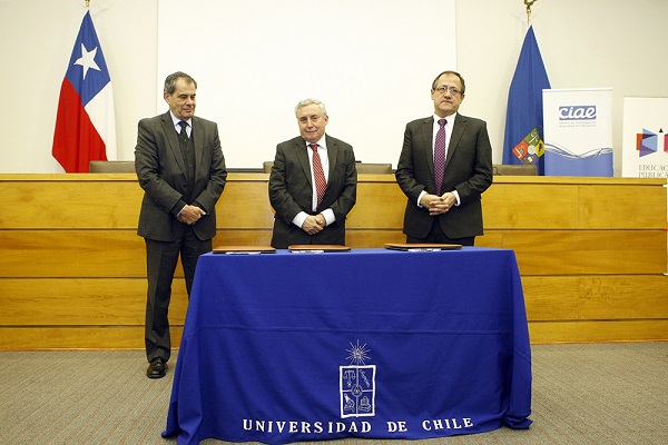 Universidades de Chile y Adolfo Ibáñez traspasaron a la Dirección de Educación Pública una plataforma con big data para la formulación de políticas públicas
