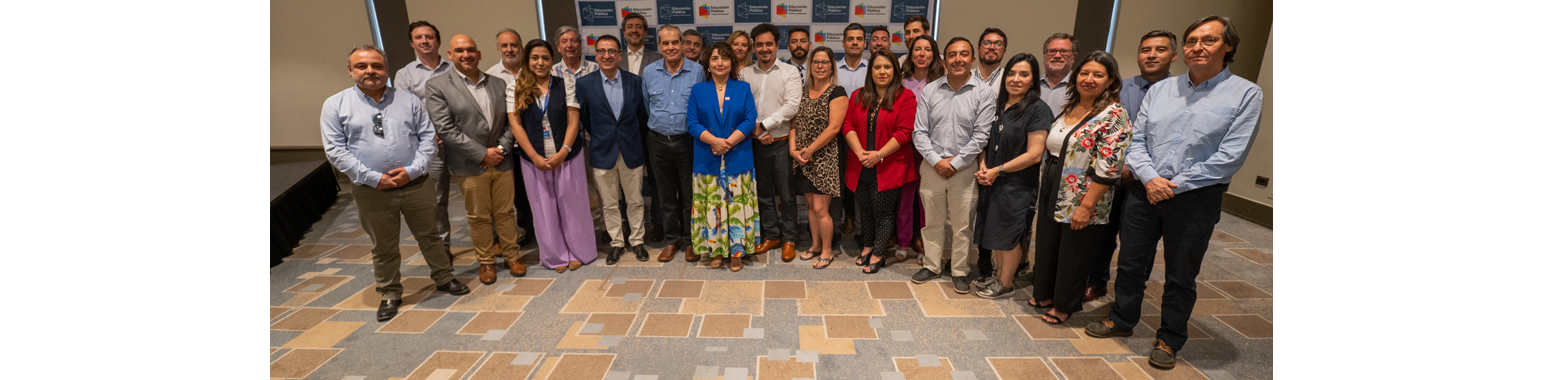 DEP REÚNE A DIRECTORES (AS) DE LOS SERVICIOS LOCALES EN ENCUENTRO PARA AHONDAR EN LOS DESAFÍOS DE LA GESTIÓN DE LA EDUCACIÓN PÚBLICA