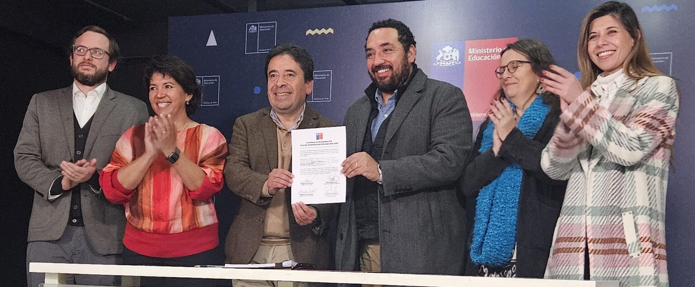 Mineduc y Gobierno Regional de Atacama firman convenio para invertir $25 mil millones en los establecimientos