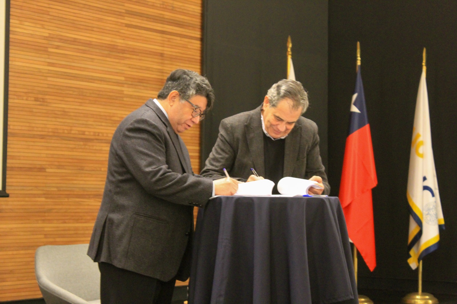 DEP firma convenio de colaboración con Duoc UC para fortalecer la alianza pública- privada