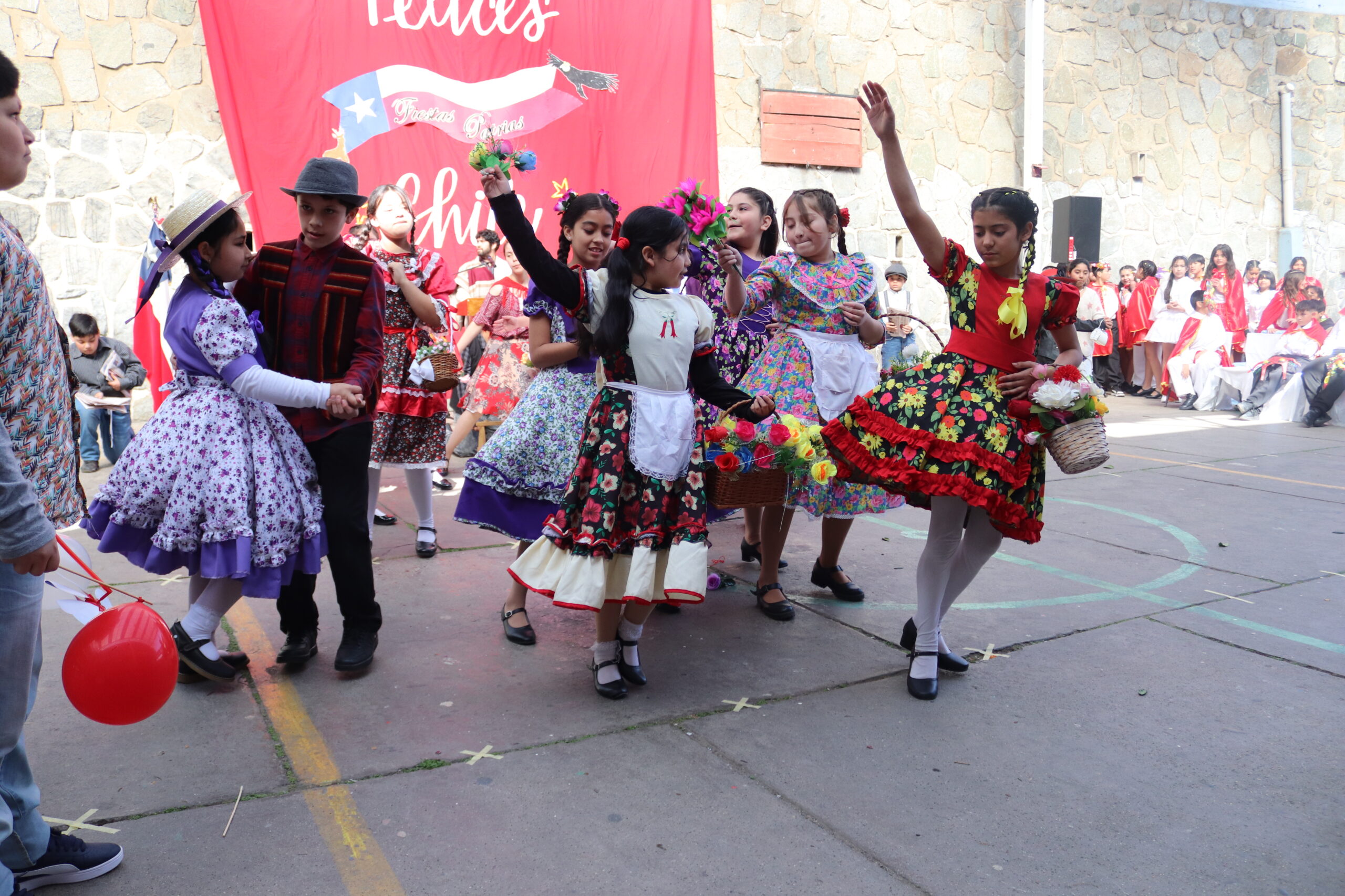 SLEP Valparaíso: Tras una inversión sobre los $14 millones realizan renovación de salas en la Escuela España