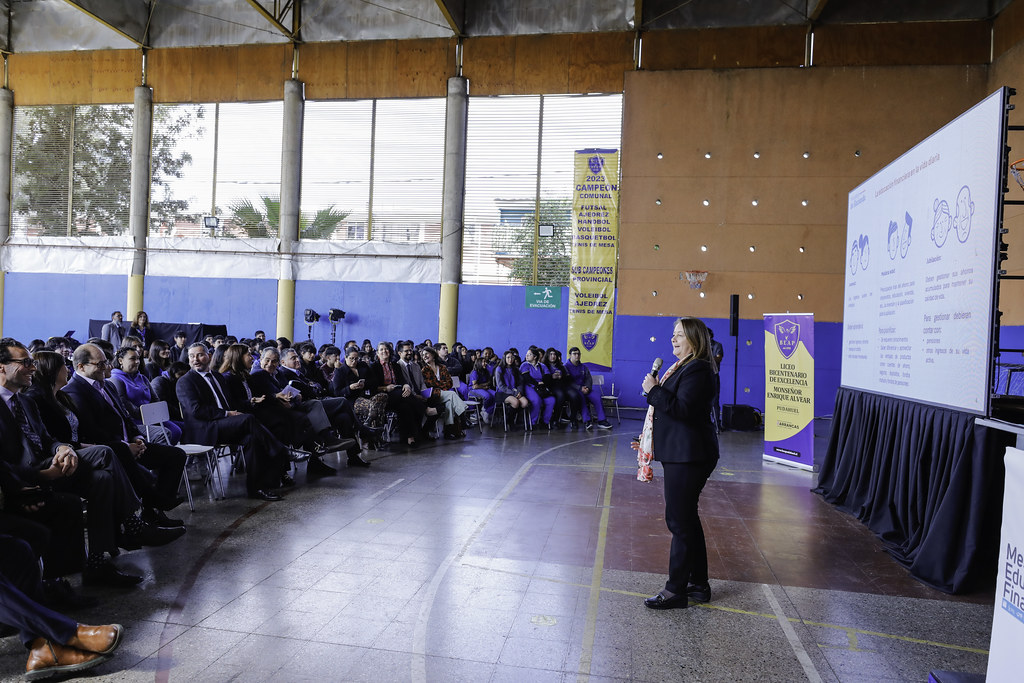 Inauguran Mes de la Educación Financiera en Liceo Monseñor Enrique Alvear del SLEP de Barrancas