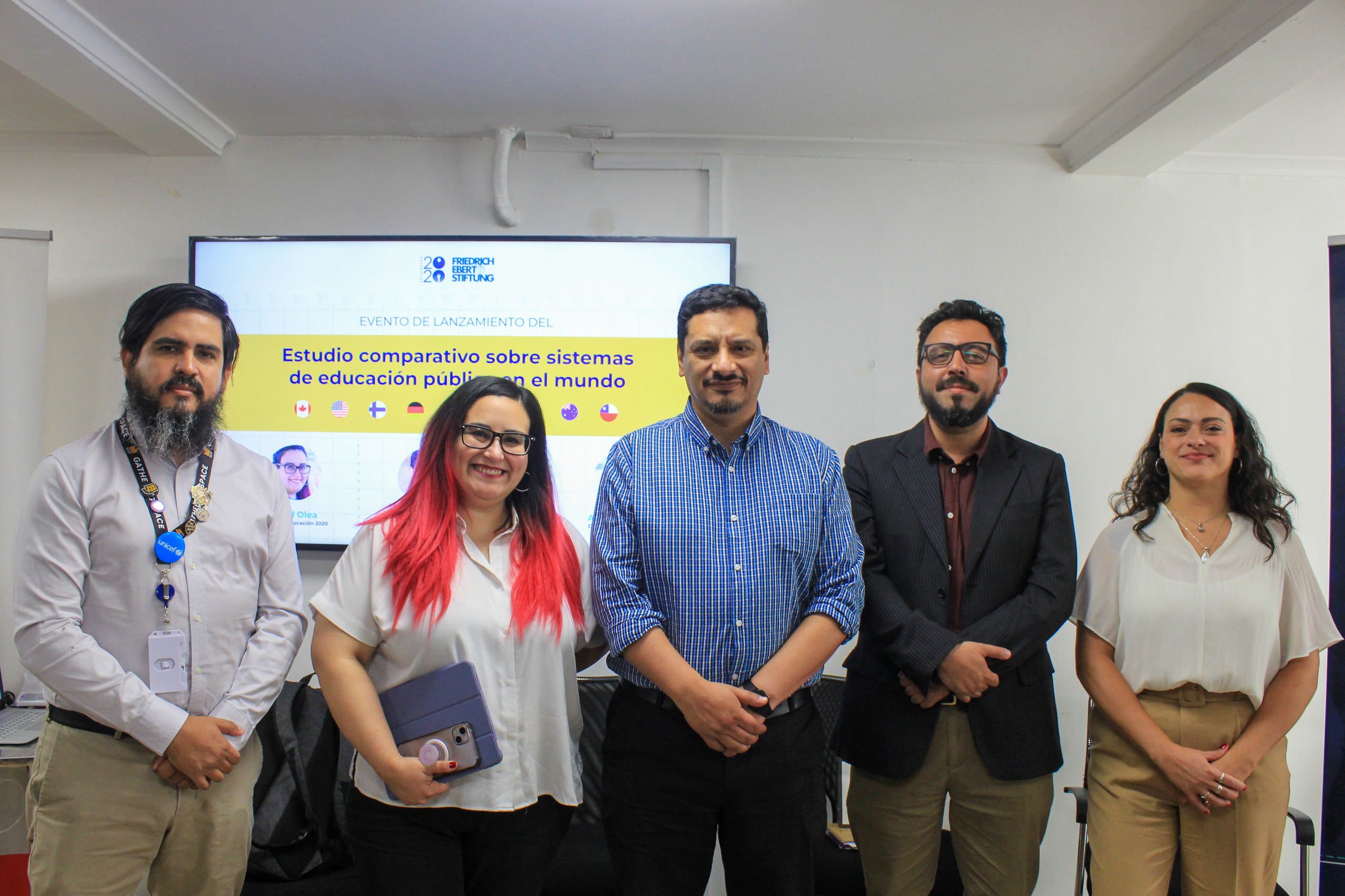 Con la participación de la DEP, presentaron con éxito los resultados del estudio comparativo sobre sistemas de educación pública en el mundo