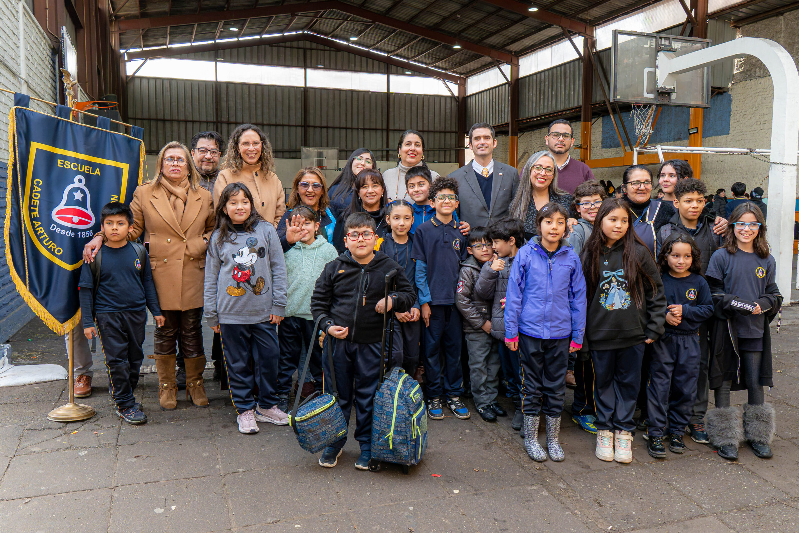 Con foco en la asistencia a clases, director (s) de Educación Pública visitó Escuela Cadete Arturo Prat