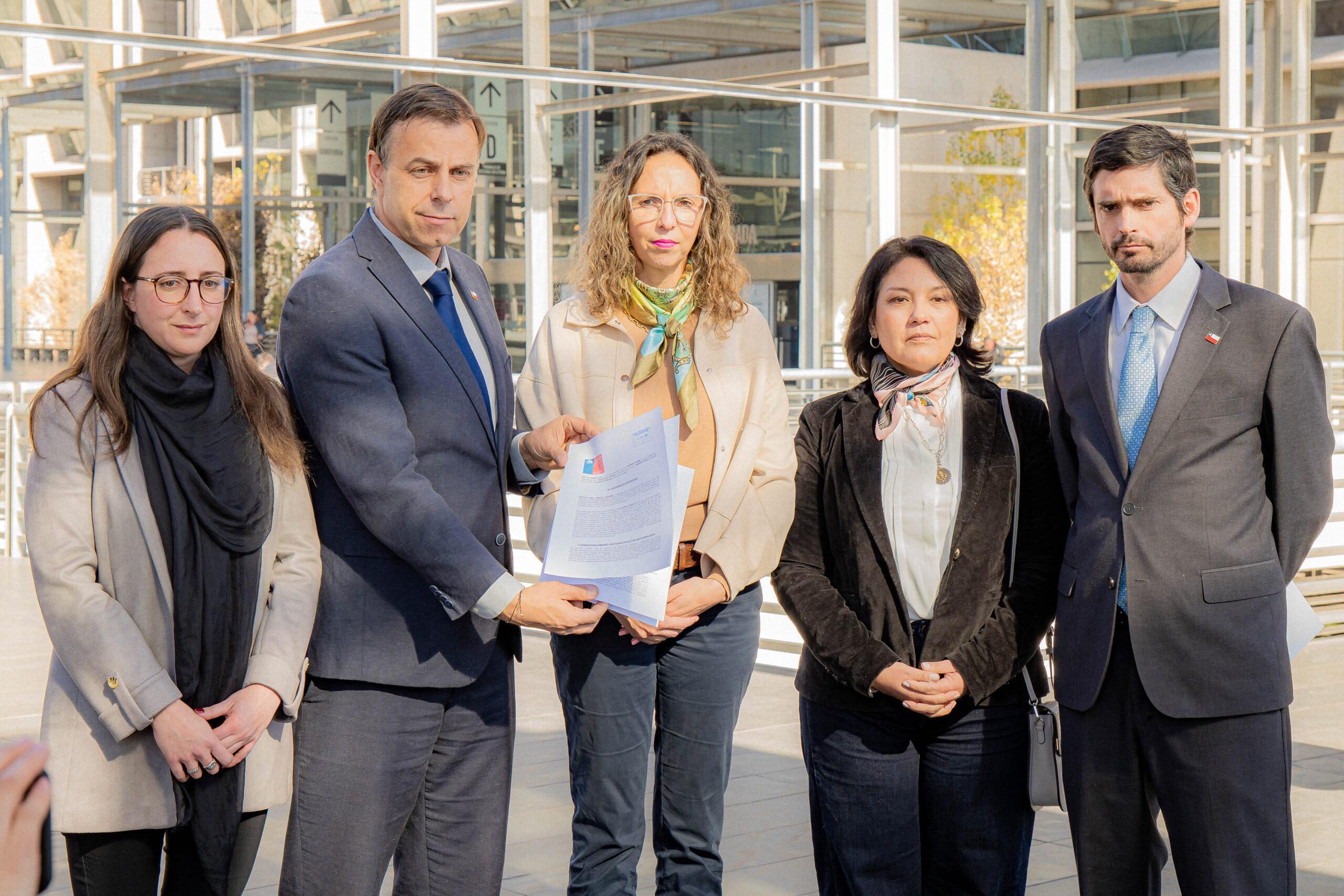 SLEP Santiago Centro y autoridades nacionales presentan querella por hechos de violencia en el Instituto Nacional