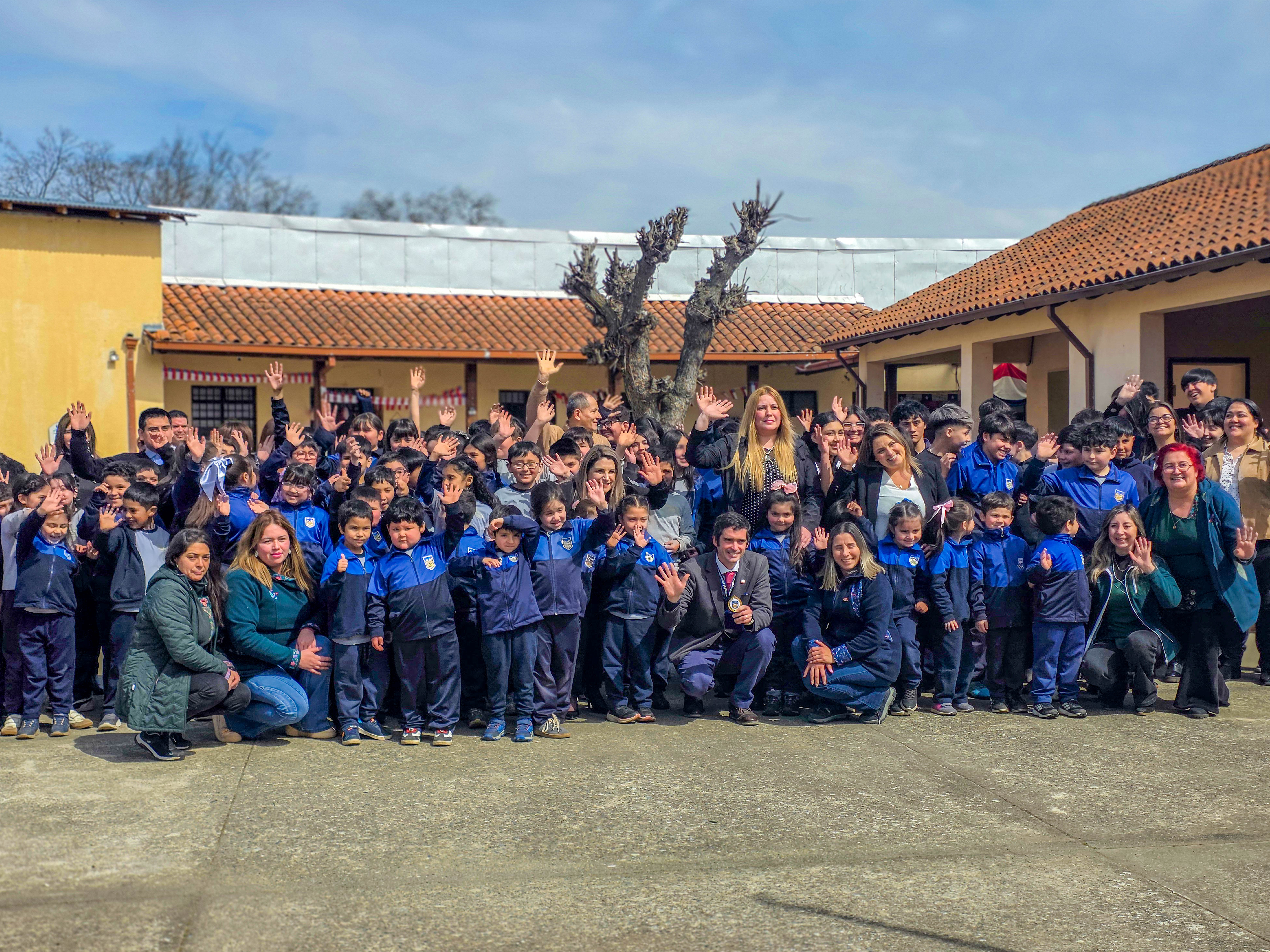 Director DEP visita el SLEP Los Álamos y comparte con comunidades educativas